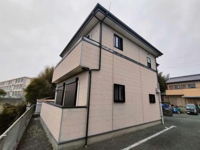 物件外観写真1　(一棟に２戸の四方角部屋♪)