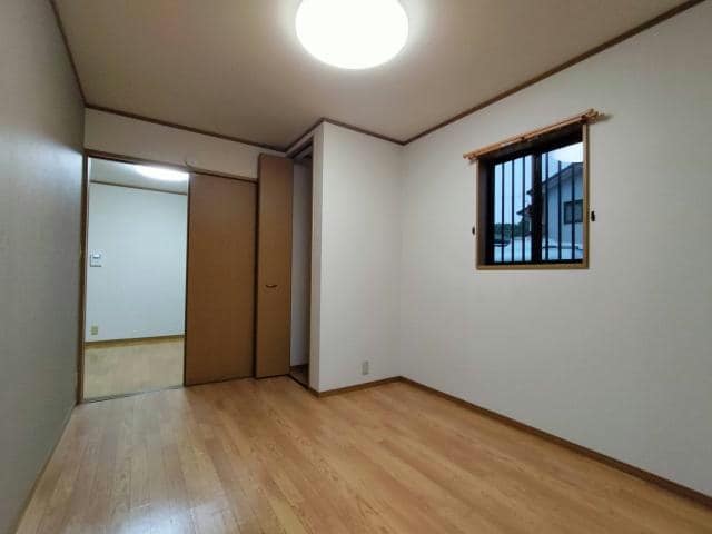 物件内観写真4　(四方角部屋で気が楽です♪)