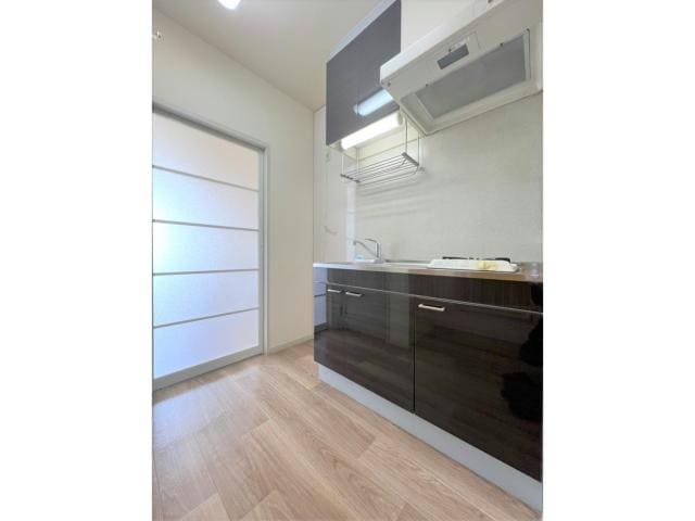 物件内観写真10　(ガスコンロ付きのキッチン)