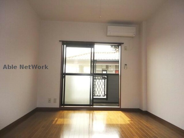 居室(※同一建物、他部屋の写真です。)