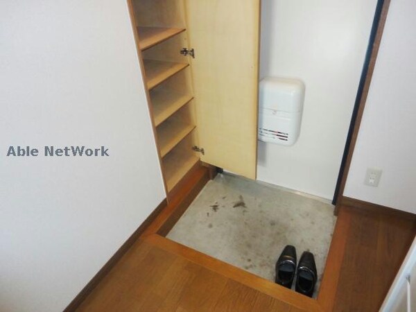 玄関回り(※同一建物、他部屋の写真です。)