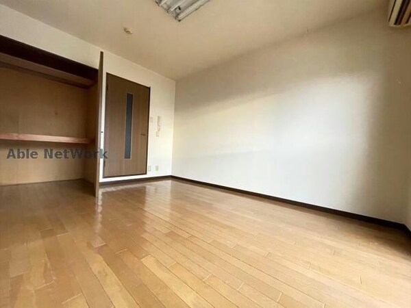 居室(※同物件別部屋の写真です。)
