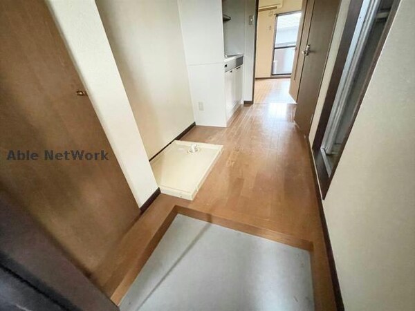 玄関回り(※同物件別部屋の写真です。)