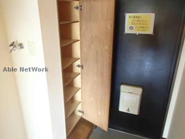 玄関回り(※同物件別部屋の写真です。)