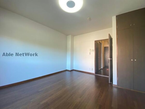 居室(※同物件別部屋の写真です。)