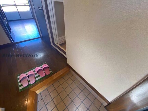玄関回り(※同物件別部屋の写真です。)