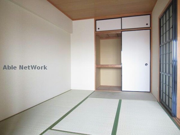 居室(※同物件、別部屋の写真です)