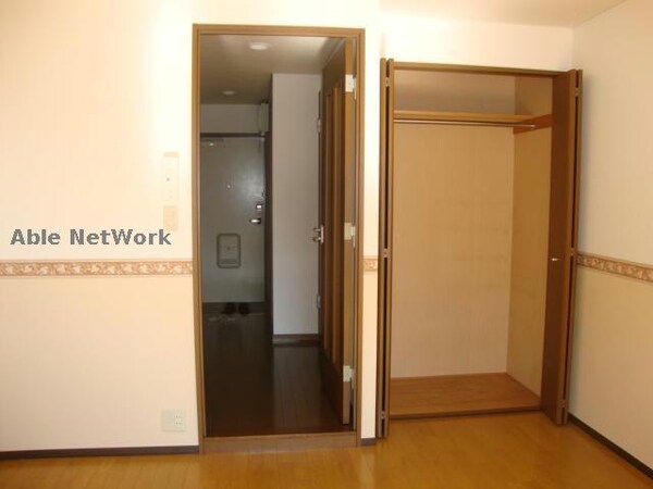 収納(※同物件別部屋の写真です。)