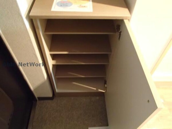 玄関回り(※同物件、別部屋の写真です)