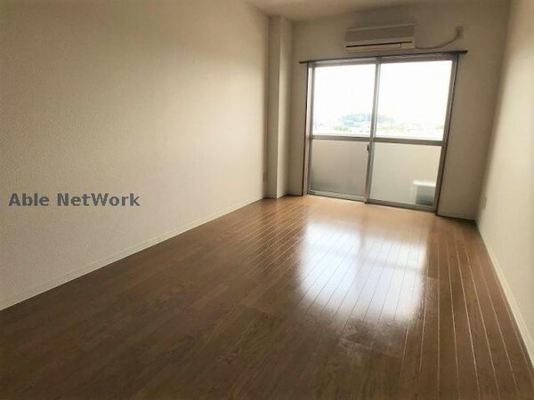 居室(※同物件別部屋の写真です。)