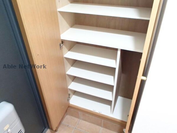 玄関回り(※同物件別部屋の写真です。)