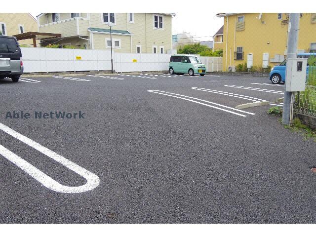 物件外観写真4　(駐車場)