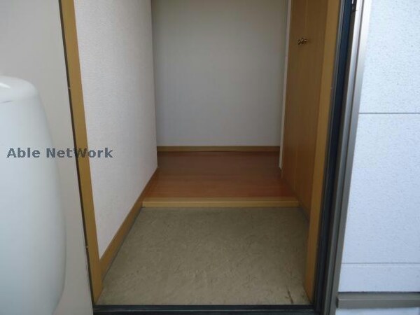 玄関回り(※同物件別部屋の写真です。)