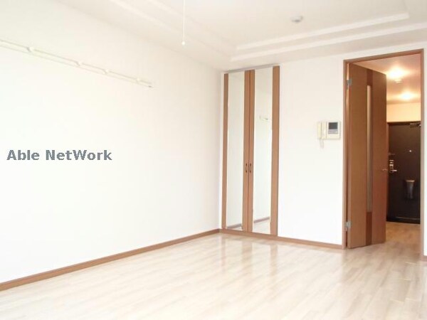 居室(※同一建物、他部屋の写真です。)