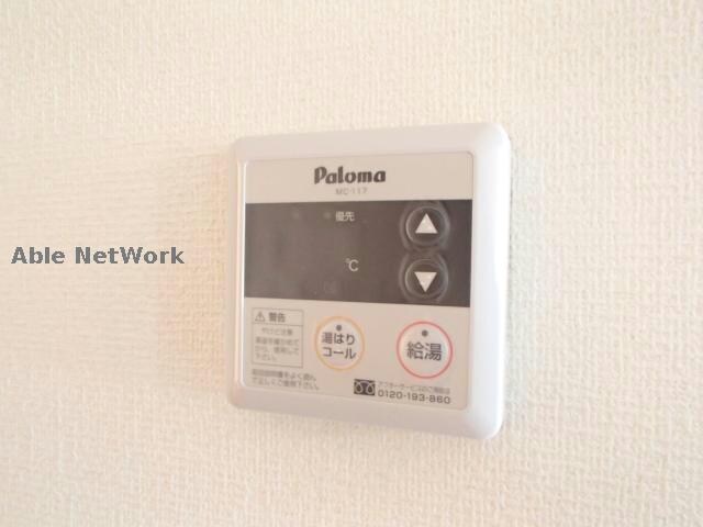 物件内観写真16　(給湯リモコン)