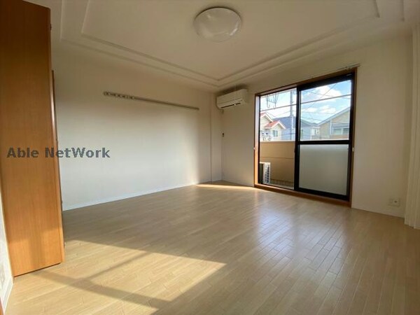 居室(※同物件別部屋の写真です。)