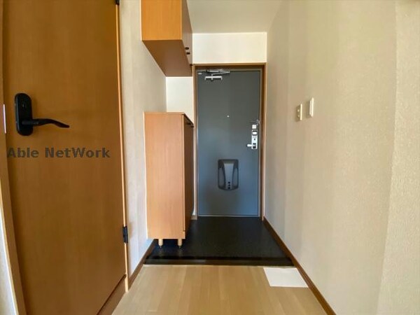 玄関回り(※同物件別部屋の写真です。)