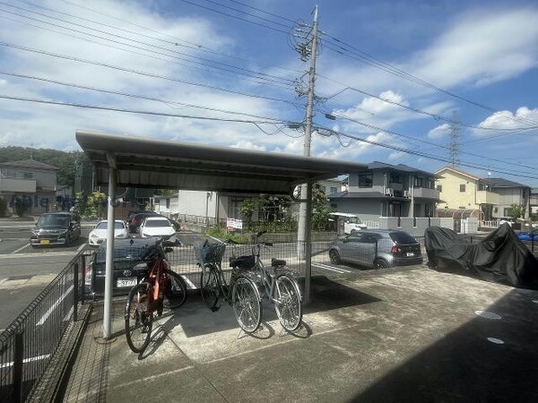 駐輪場(A棟)