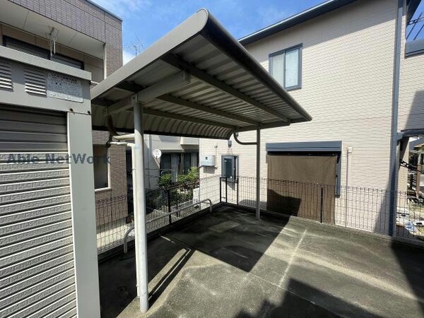 駐輪場(B棟)