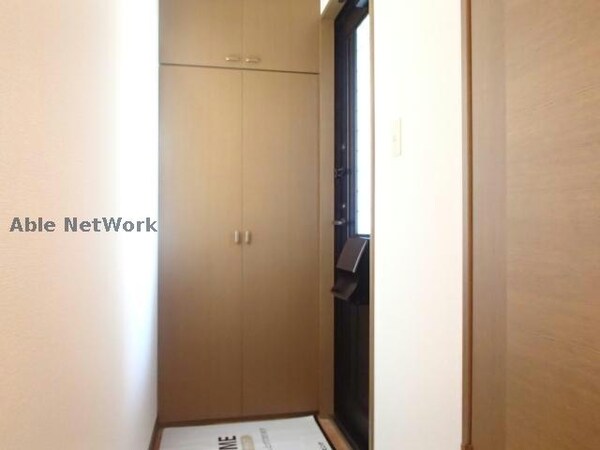 玄関回り(※同物件別部屋の写真です。)