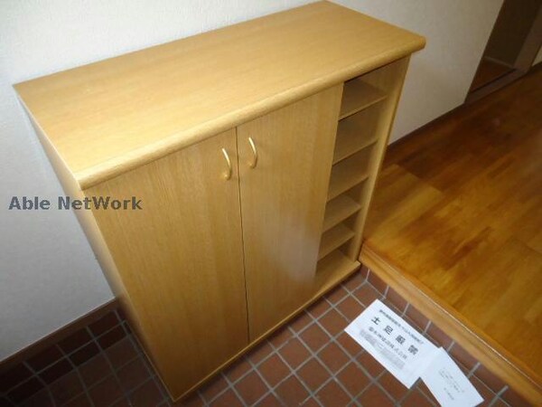 玄関回り(※同物件、別部屋の写真です)