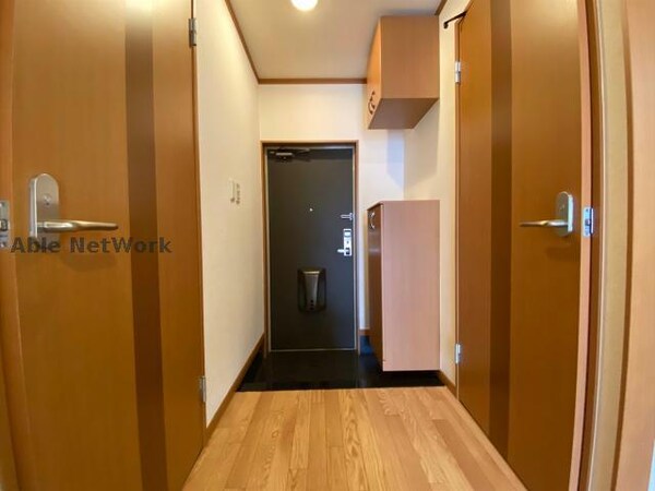 玄関回り(※同物件別部屋の写真です。)