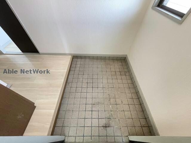 玄関回り(※同物件、別部屋の写真です)