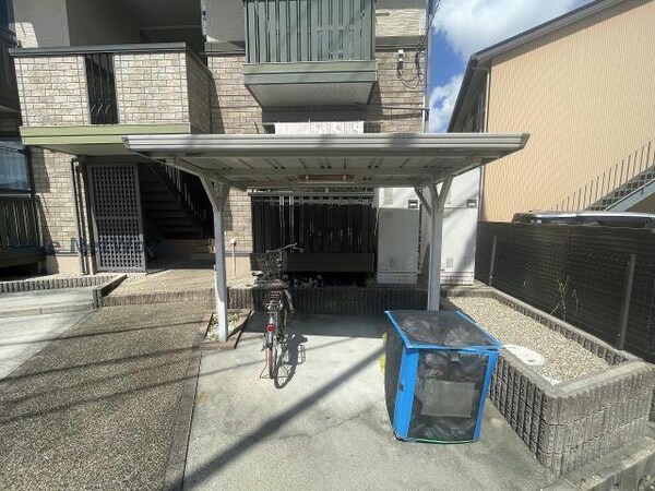 駐輪場(A棟)