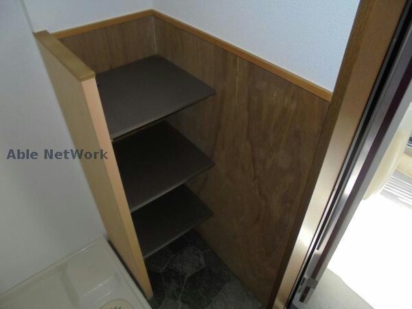 玄関回り(※同物件、別部屋の写真です)