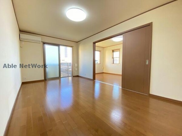 リビングダイニング(※同物件別部屋の写真です。)
