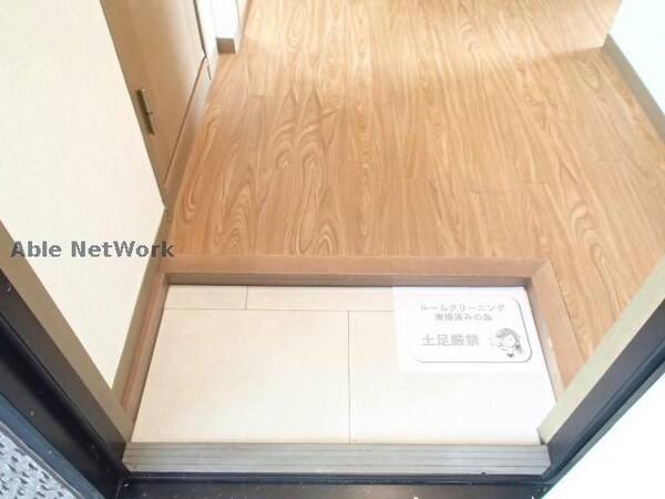 玄関回り(※同物件別部屋の写真です。)