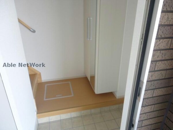 玄関回り(同物件別部屋)