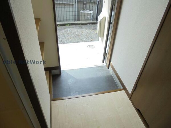 玄関回り(同物件別室)