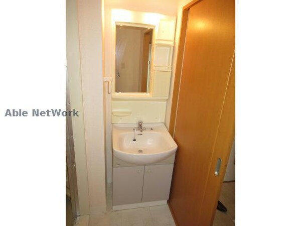 洗面所・脱衣所(※同物件、別部屋の写真です)