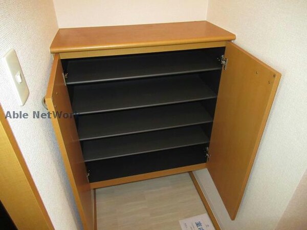 玄関回り(※同物件、別部屋の写真です)