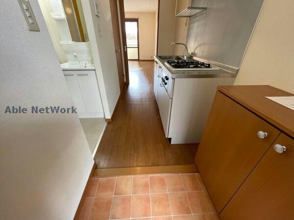 玄関回り(※同物件別部屋の写真です。)