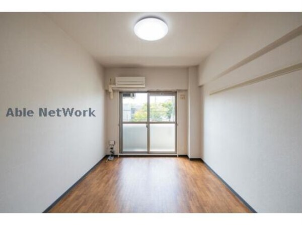 居室(※同物件別部屋の写真です。)