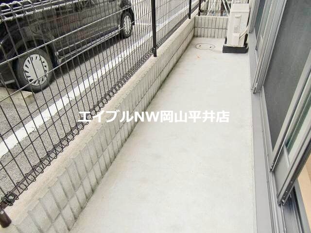 物件内観写真10　(明るいリビング)