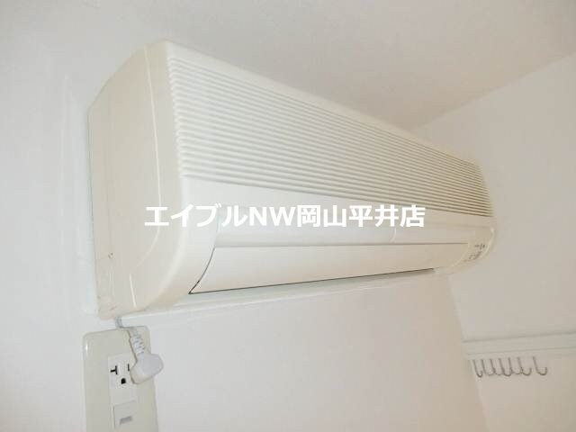 物件内観写真11　(エアコン付きで年中快適)