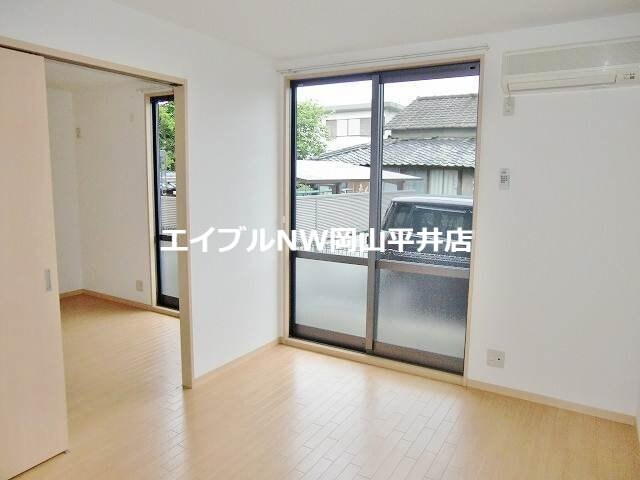 物件内観写真12　(統一感ある室内)