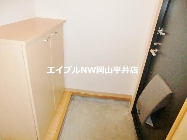 物件内観写真13　(玄関スペース)