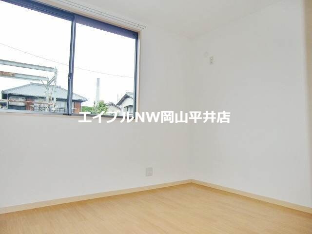 物件内観写真17　(寝室に)