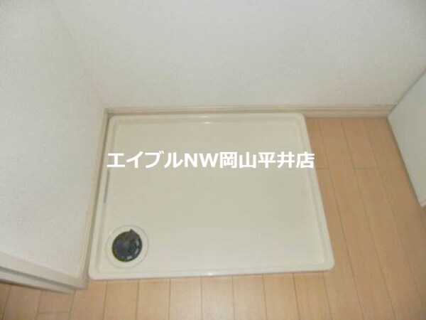 玄関(洗濯機置場は室内です)