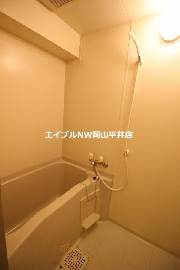 バス／シャワールーム等(同物件別部屋の写真です)