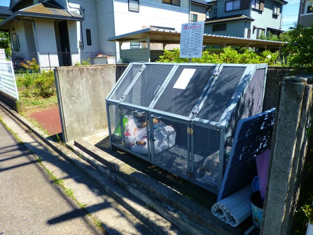 物件外観写真4　(ゴミ置場)