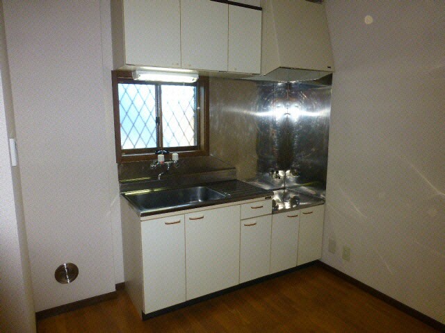 物件内観写真4　(スペースが広い台所)