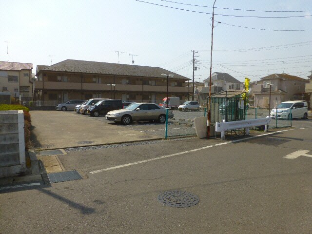 物件外観写真3　(駐車場)