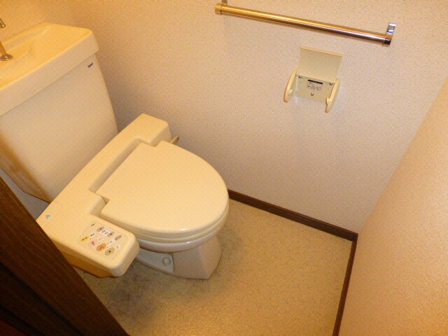 物件内観写真11　(シャワー付きトイレ)