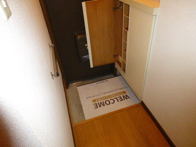 物件内観写真12　(玄関収納付き)