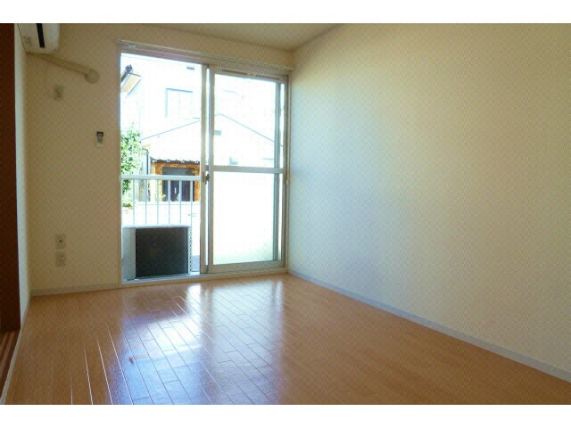 物件内観写真6　(バルコニーに面す洋室)